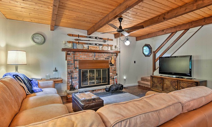 Lackawaxen Casa | Masthope Mountain Resort Home w / Deck, Acceso a la piscina!