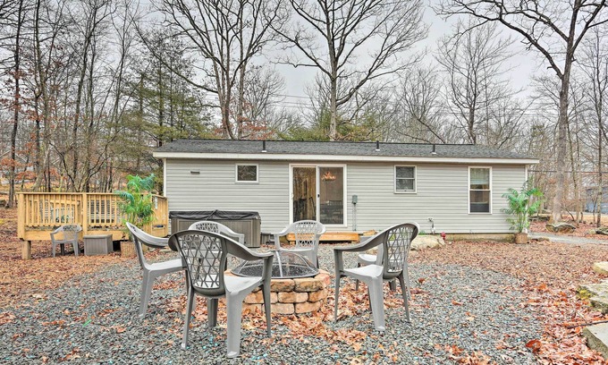 Lackawaxen Cabaña | Masthope Mountain Vacation Rental w/ Hot Tub!