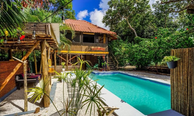 Matapalo Apartamento | Matambú Casita: Charming & Rustic with Shared Pool