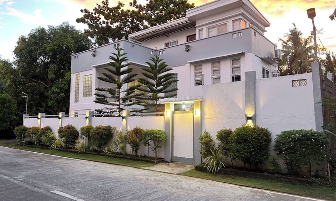 Matnog Casa | Matnog Homestay near the Beach with pool.