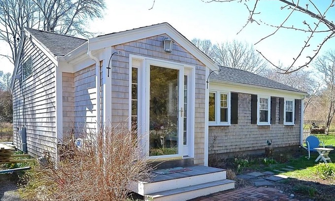 Mattapoisett Center Cabaña | Mattapoisett Cottage