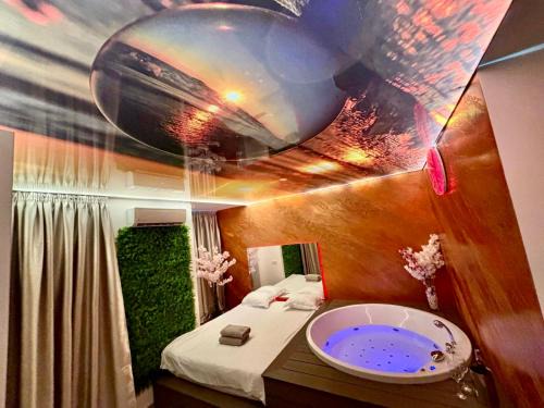 Baia Mare Apartamento | MATTEO room by 50 shades