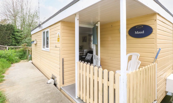 Stalham Cabaña | MAUD, pet friendly, with a garden in Stalham