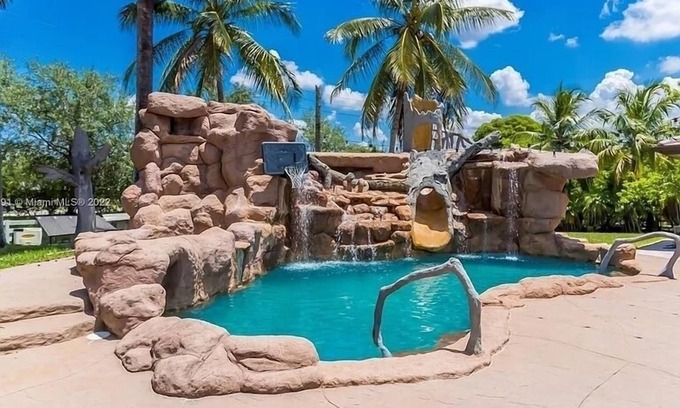 Weston Casa | Maui Mansion Miami w/resort pool