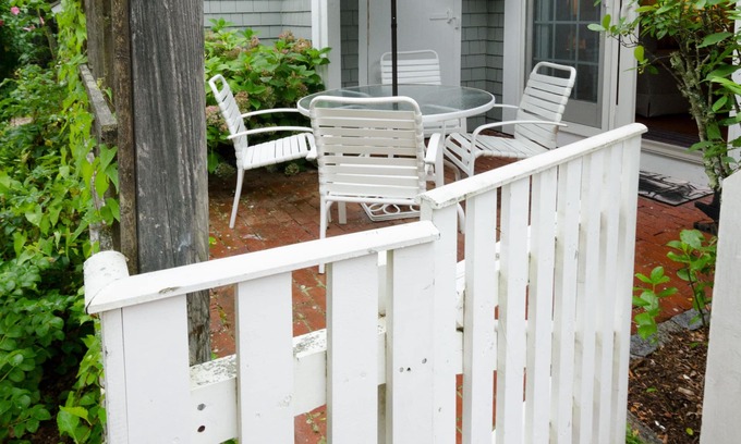Mashpee Condominio | Un corto paseo a la playa privada de New Seabury y Popponesset Marketplace