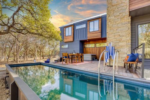 Driftwood Casa | Maverick by AvantStay Pool Hot Tub Game Room