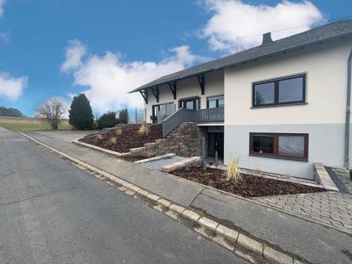 Bodenbach Apartamento | Maxi-Apartment Bodanum - mit eigener Terrasse - naturnahe Ortsrandlage - VDSL - 10 min zum Nürburgring