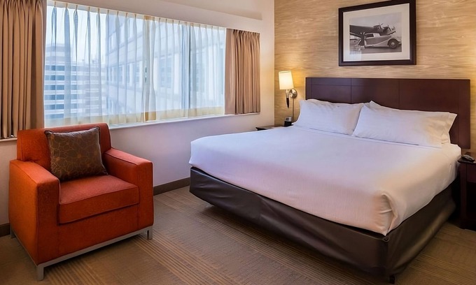 O'Hare Hotel | Maximum Comfort! w/ Complimentary Airport Shuttle Service, Pets are Welcome!