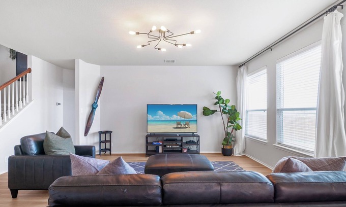 Converse Casa | May 25' Reno ~Clean~ Poker-Pool-Ping Pong & More