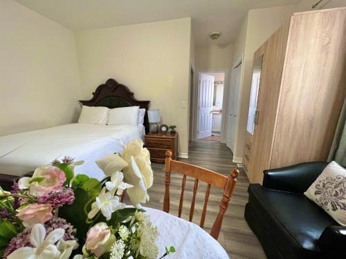Auden Park Casa | May Flowers