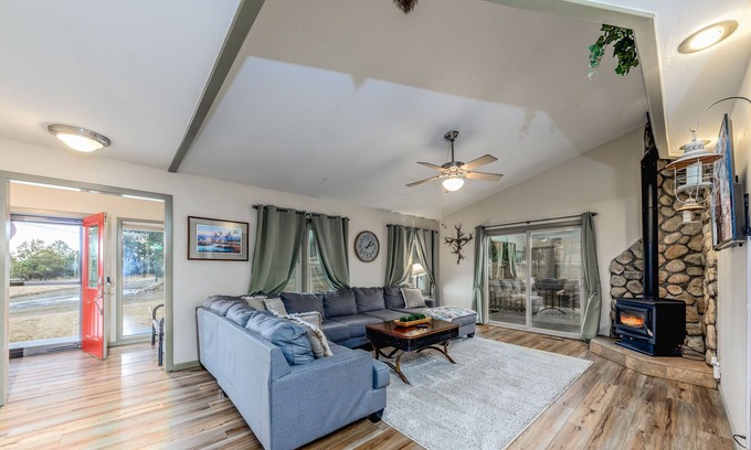 Ruidoso Cabina | May Sale! - Arcade🕹️ -Great Reviews!