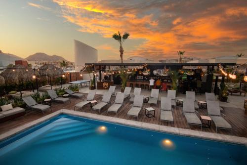 Marina Hotel | Mayan Monkey Los Cabos - Social Hotel