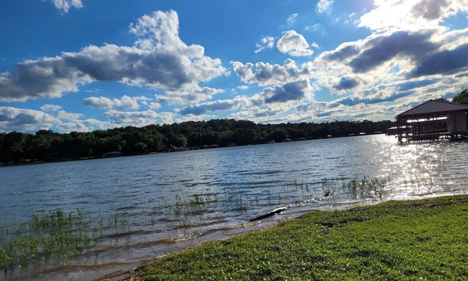 Smith County Cabaña | Mayberry Lakeshore Cottage at Lake Palestine