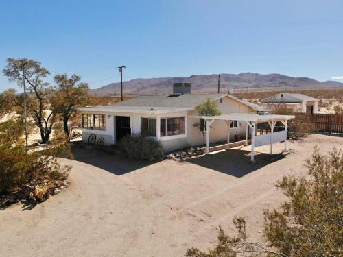 Twentynine Palms Casa | Mayfair House - 4 Minutes to National Park!
