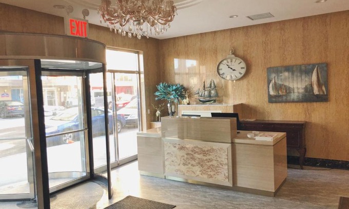 Queens Hotel | Mayfair Inn and Suites
