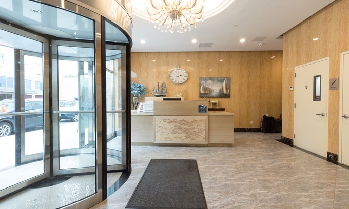 Queens Hotel | Mayfair Inn and Suites