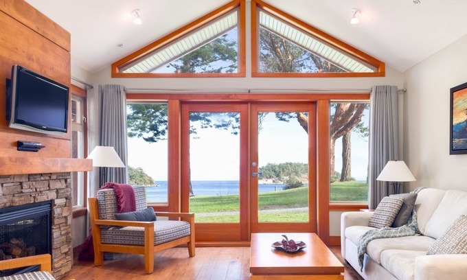 Mayne Island Cabaña | Mayne Island Resort - Waterfront Cottage