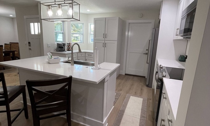 Isle of Palms Casa | Mayo Clinic 1.8 miles #2 Your Home Away From Home