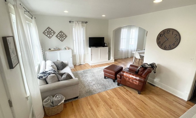 Kutzky Park Casa | Mayo Discount! Main floor bath and laundry. 3 blocks to Mayo Clinic
