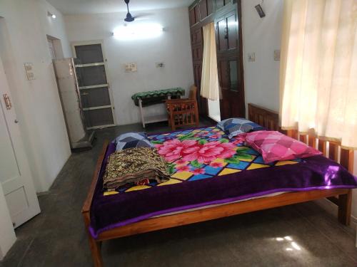 Chennai Cama Y Desayuno | Mayurapriya Inn