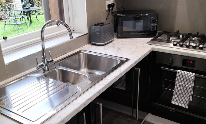Ayr Apartamento | Maze Rented Accommodation