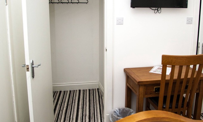 Ayr Apartamento | Maze Serviced Apartment is located in Ayr. Hosting a bar and snack bar