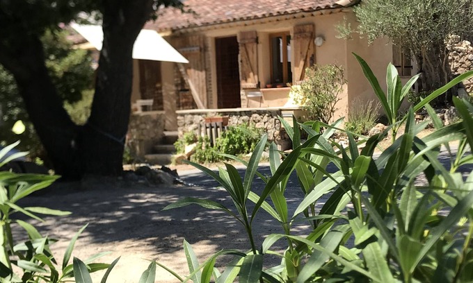 Plan-de-la-Tour Casa | Mazet en Pierre - 4 Personnes - 2 Pièces - 1 Chambre - 60 m²