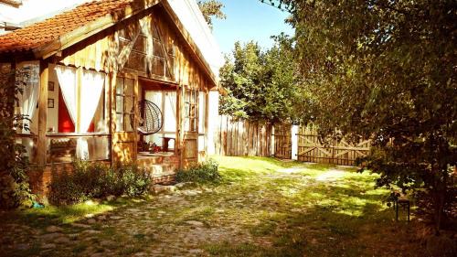 Wydminy Casa | Mazurskie Klimaty - niezależny, ogrodzony apartament z werandą