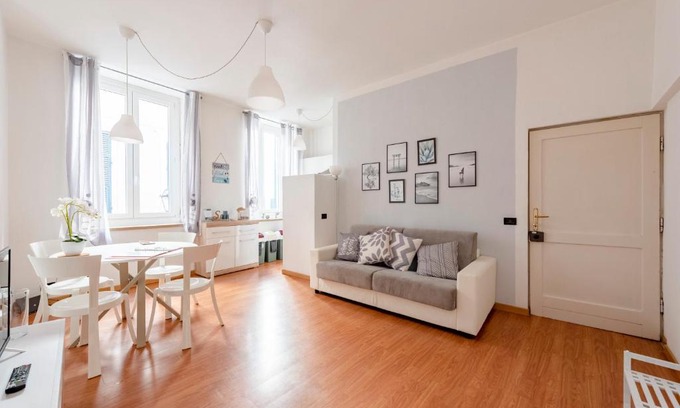 Rapallo Apartamento | MAZZINI12 RAPALLO, Elegant Central Apartment, Air Conditioning, Wi-Fi, Just 100 mt from the Public Beach, the Ideal Choice for a Relaxing and Exciting Coastal Escape, private garage available on request at 20,00 per night