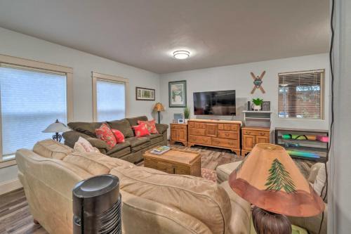 McCall Casa | McCall Cabin w AC Firepit Hot Tub and Kayaks
