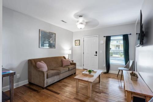 Chattanooga Casa | McCallie Dugout- 5 mins to Zoo, 10 Mins to Downtown!