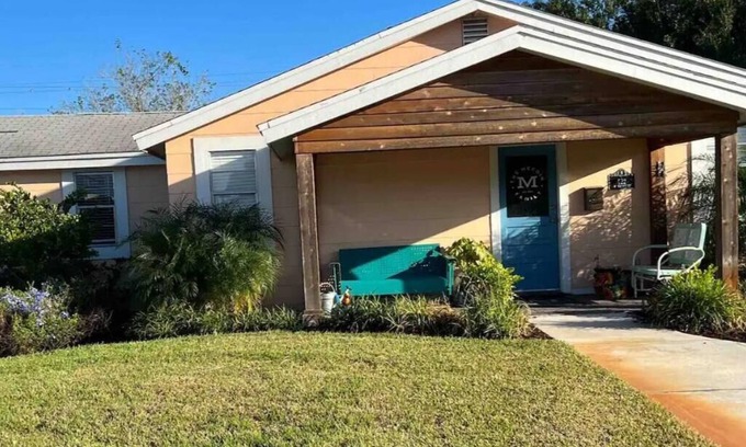Okeechobee Casa | Mccoin Home-Centrally located-HOTTUB!