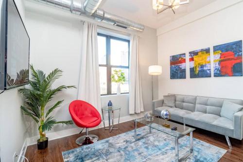 Near South Side Apartamento | McCormick Place Charming 420 Friendly 3BR Suite with Optional Parking Sleeps 8 Guests Near Soldier Field and Lakefront Trail