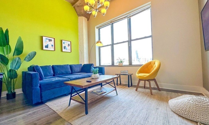 Near South Side Apartamento | McCormick Place Skyline view 2b/2b unit with optional parking for up to 8 guests