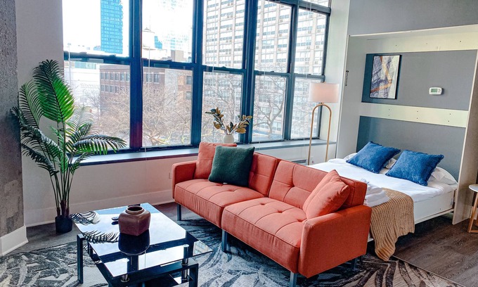 Near South Side Apartamento | McCormick Place Studio with optional parking and Gym for up to 4 guests
