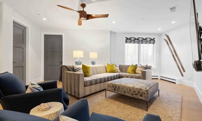 Highlands Townhomes Condominio | McCoy Peak 104 - 2 Bedroom plus Den Residence