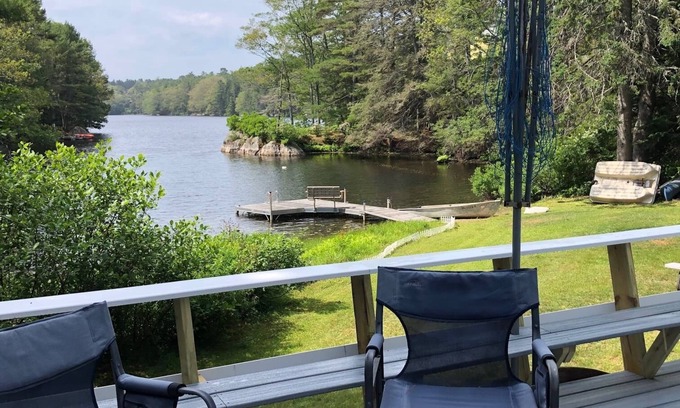 Boothbay Harbor Cabaña | McFarland's Pond Cottage - Waterfront - West Harbor Pond!