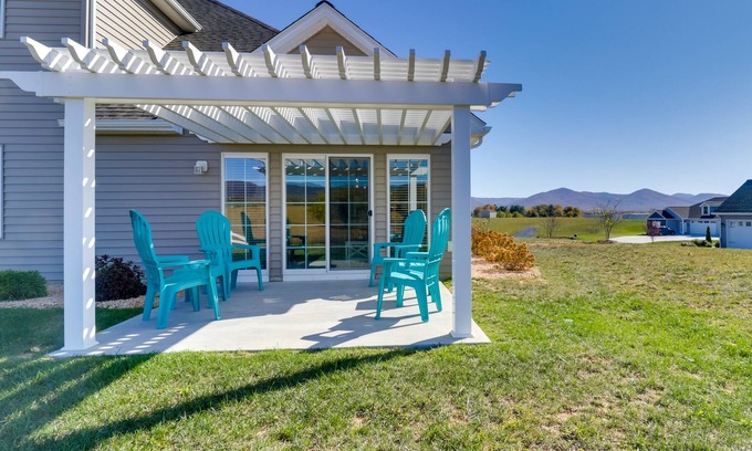 McGaheysville Casa | McGaheysville Townhome w/ Mountain Views!