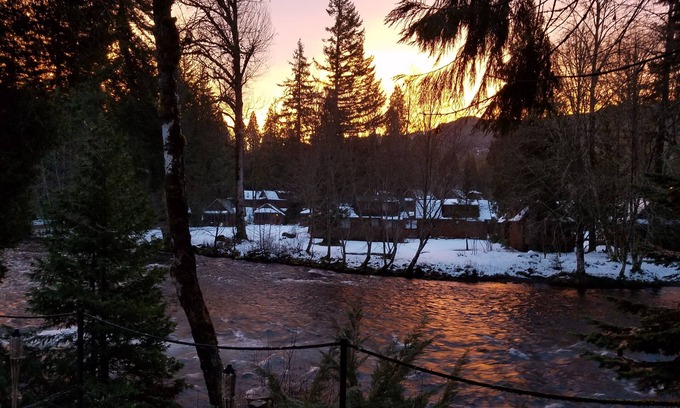 McKenzie Bridge Cabina | McKenzie River Cabin # 13 en el Log Cabin Inn