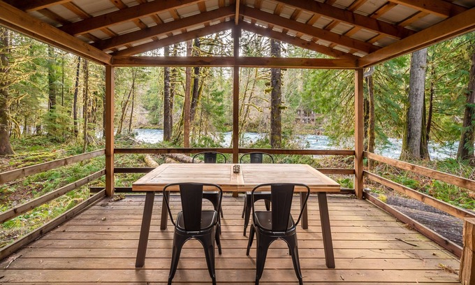 Blue River Cabina | McKenzie River Cozy Cabin Too