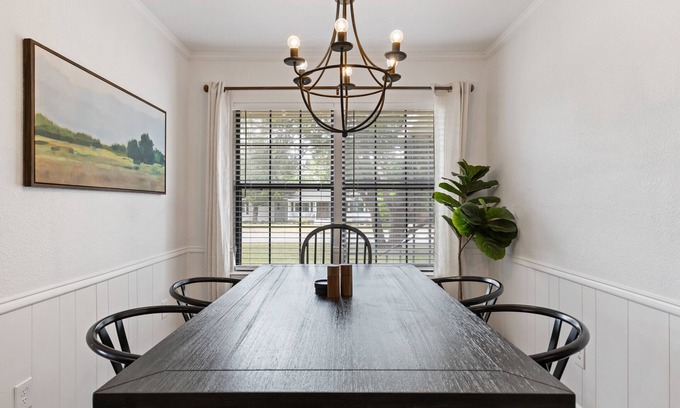 McKinney Cabaña | || McKinney Manor || Cottage in Historic Downtown McKinney