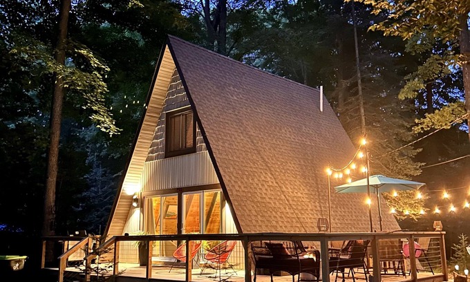 Johannesburg Chalet De Esquí | MCM A-frame: HOT TUB; Lake; Fall Colors; Fireplace; Nature; Cozy; Kayaks