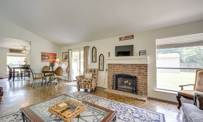 McQueeney Cabaña | Mcqueeney Home w/ Grill ~ 10 Mi to New Braunfels
