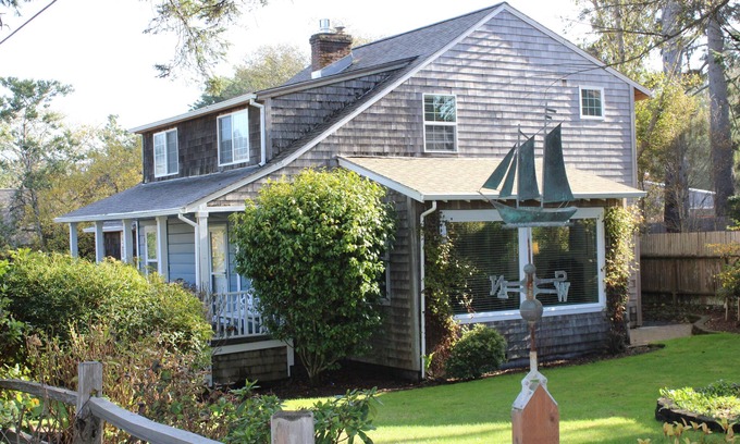 Downtown Cannon Beach Casa | McRae House - Cannon Beach Property Mgmt