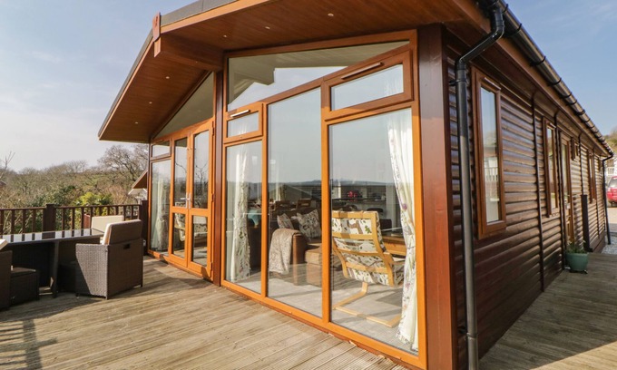 Newton Ferrers Cabaña | MEADOW LODGE, family friendly in Newton Ferrers
