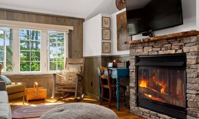 New Marlborough Casa | Meadow Top Cottage: Countryside Cottage on 72 Acres