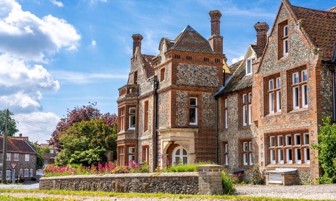 Binham Casa | Meadow View by Big Skies Cottages