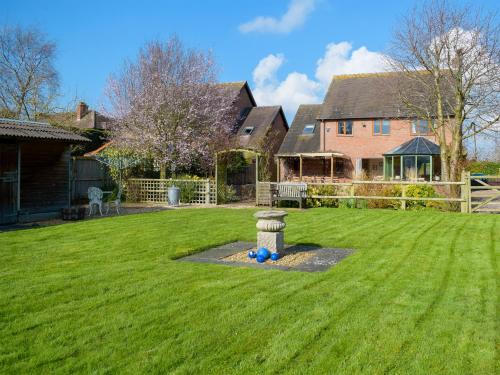 Eaton Mascott Casa | Meadow View