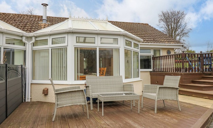 Ciliau-Aeron Casa | MEADOW VIEW, pet friendly, with open fire in Ciliau Aeron