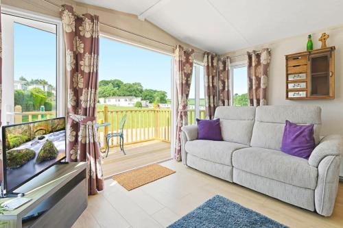 Newton Saint Cyres Chalet De Esquí | Meadow View Splash Retreat - Heated Communal Swimming Pool & Fishing Nearby